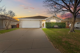 8113 E Summer Trail Dr, Fort Worth, TX 76137