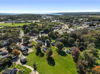 576 E Main Rd, Middletown, RI 02842
