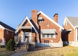 5733 Chippewa St, Saint Louis, MO 63109