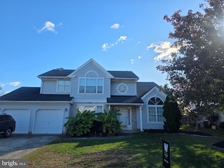18 Honeysuckle Dr, Sicklerville, NJ 08081