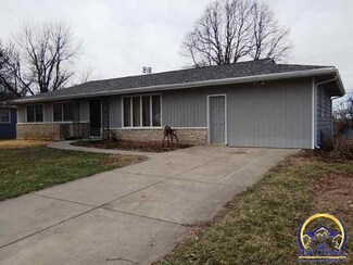 425 Sioux Dr, Ozawkie, KS 66070