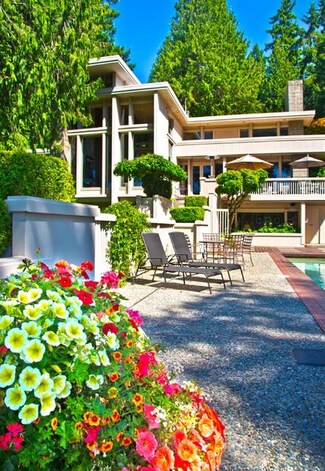 3445 Hunts Point Rd, Hunts Point, WA 98004