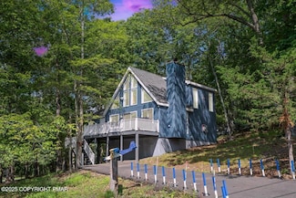 272 Stafford Dr, Bushkill, PA 18324