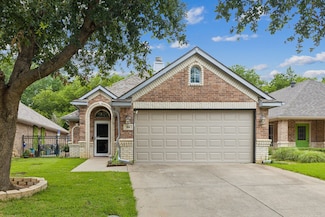816 Claycourt Cir, Fort Worth, TX 76120