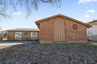 6066 Sandgate Rd, Columbus, OH 43229