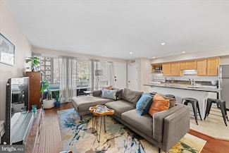 7523 Spring Lake Dr Unit C2, Bethesda, MD 20817