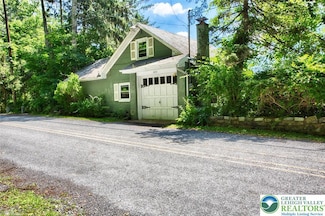 5449 de Pues Rd, Bangor, PA 18013