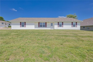 405 S Country Club Rd, Maryville, MO 64468