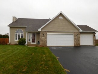 867 Prairie Lily Ln, Davis Junction, IL 61020