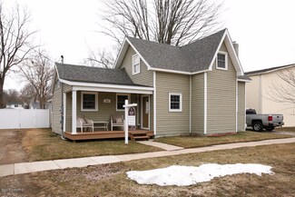 204 W Clinton St, Augusta, MI 49012