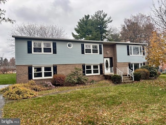 19 Hemlock Dr, Mechanicsburg, PA 17055