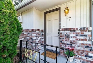 837 NE 194th St, Shoreline, WA 98155