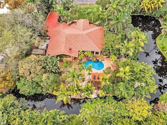 2350 SW 106th Way, Davie, FL 33324