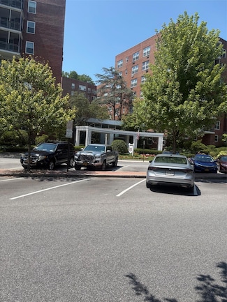 281 Garth Rd Unit B6D, Scarsdale, NY 10583