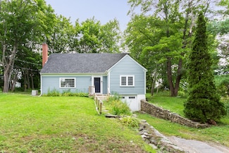 7 Pump St, Newcastle, ME 04553