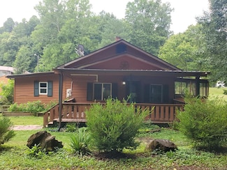 952 Meadow Fork School, Oak Hill, WV 25901