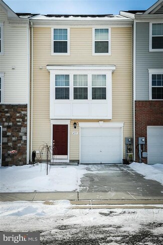 45 New Gate Ct, Falling Waters, WV 25419