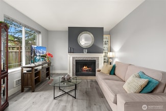 935 N 200th St Unit A103, Shoreline, WA 98133