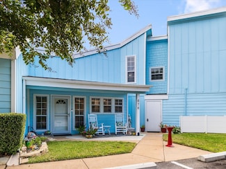 676 Harbor Dr, Azle, TX 76020