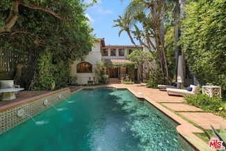 7040 Hillside Ave, Los Angeles, CA 90068