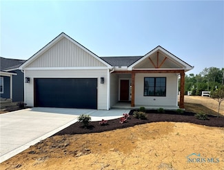 5018 Easton Dr, Oregon, OH 43616