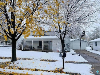 204 E 4th Ave, Lennox, SD 57039