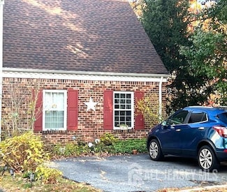 44 Van Pelt Ct, East Brunswick, NJ 08816