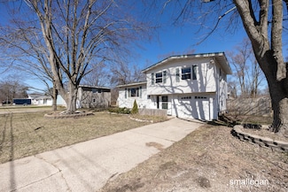 1904 Oak Park Dr, Muskegon, MI 49442