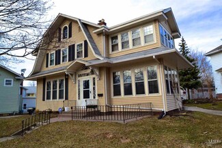 308 S Seminole Cir, Fort Wayne, IN 46807