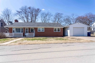 395 Mountain Ln, Dubuque, IA 52003