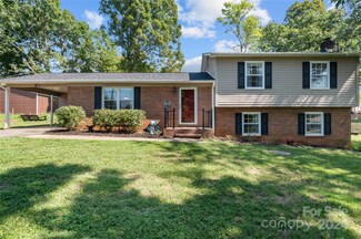 5887 Millstone Ln, Pfafftown, NC 27040