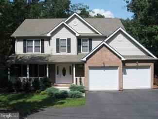 105 Woodlands Ln, Cross Junction, VA 22625
