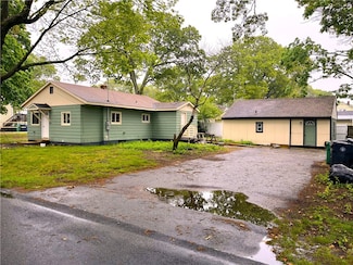 76 Langley St, Warwick, RI 02889