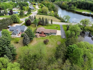 171 8th St, Clintonville, WI 54929