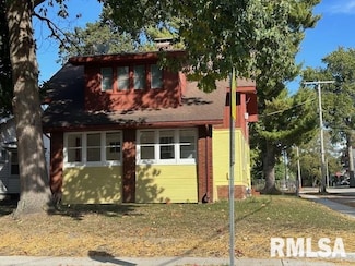 221 E Adams St, Taylorville, IL 62568