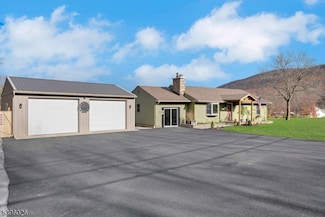 4435 Rudetown Rd, Hamburg, NJ 07419