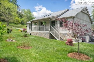 667 Ransom St, Blowing Rock, NC 28605