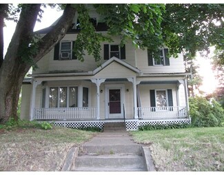 83 School St, Warren, MA 01083