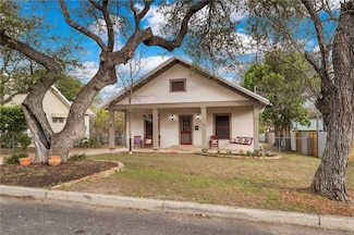 823 Robinson Ave, Kerrville, TX 78028