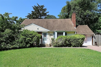 68 Hillwood Dr, Huntington Station, NY 11746