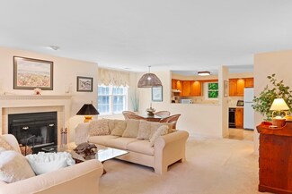 23 Whittier Meadows Dr, Amesbury, MA 01913
