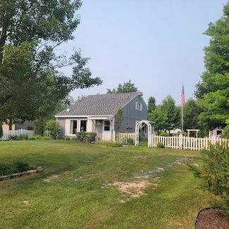 1039 Tanglewood Dr, Saint Helen, MI 48656