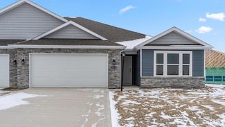 1072 Butler Lake Ct, Fort Wayne, IN 46818