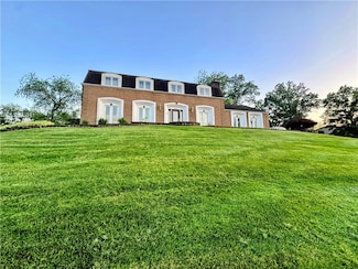 585 Taylor Dr, Canonsburg, PA 15317