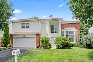153 Country Club Dr, ComMacK, NY 11725