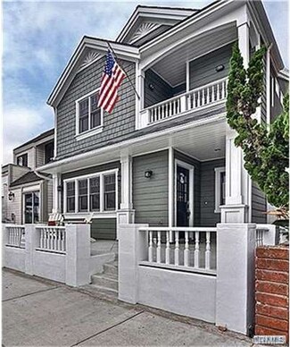 111 E Balboa Blvd, Newport Beach, CA 92661