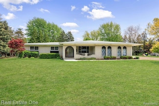 39764 Bonnie Ct, Clinton Township, MI 48038