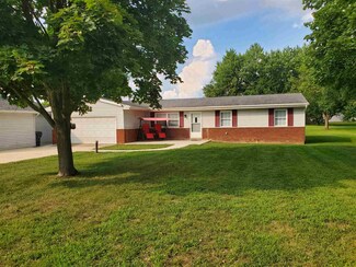 221 W 8th St, Matthews, IN 46957
