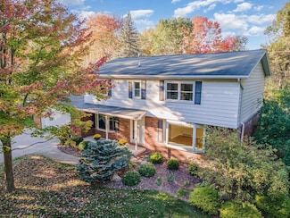 2404 Dilloway Dr, Midland, MI 48640