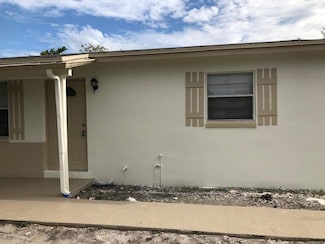 5881 S 38th Ct, Greenacres, FL 33463